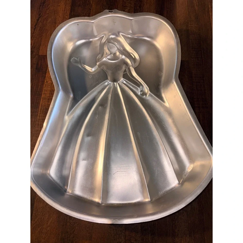 Wilton Barbie Princess Cake Pan 1998 Mattel Aluminum Shaped Mold 2105-9815